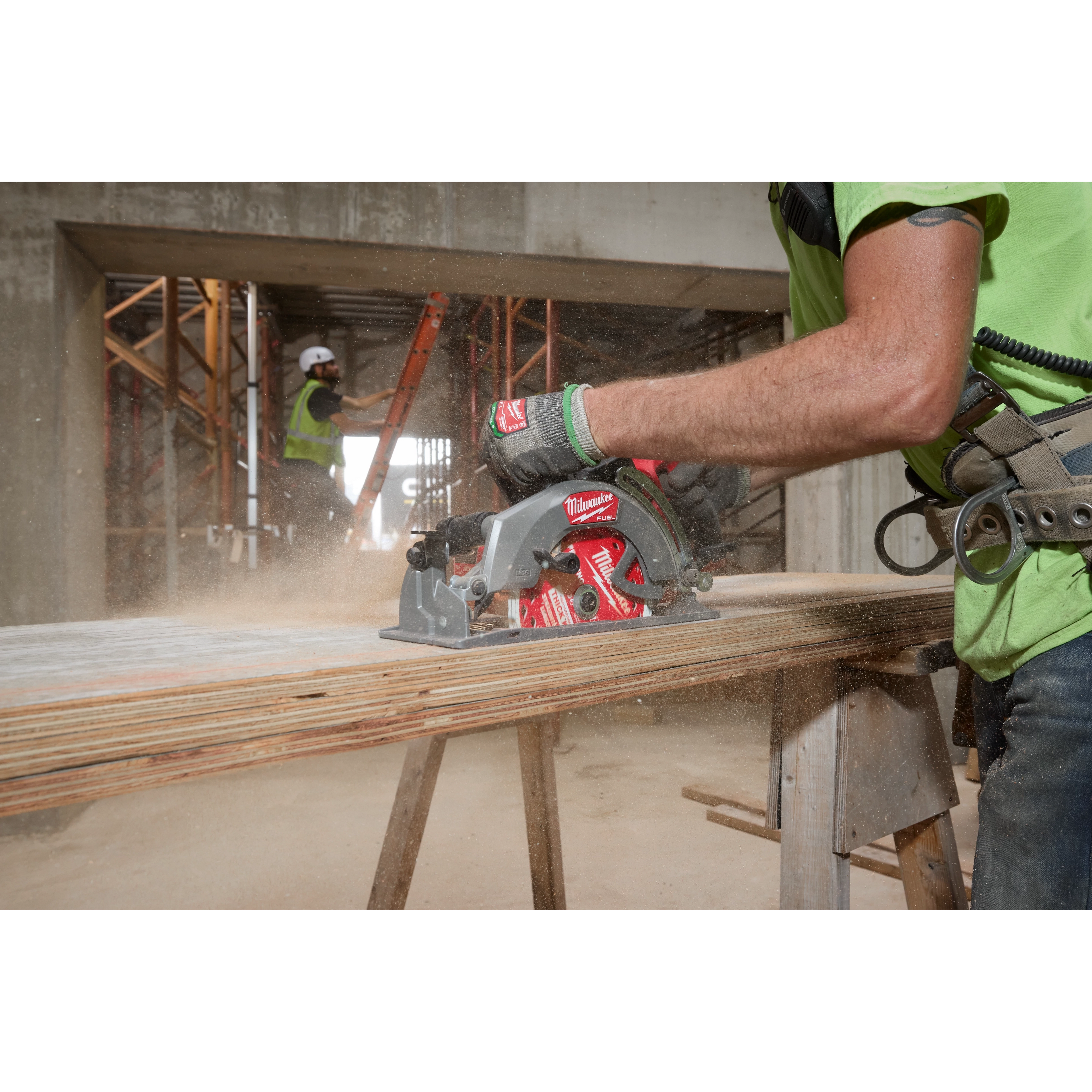 M18 FUEL™ 7-1/4" Rear Handle Circular Saw w/ONE-KEY ™